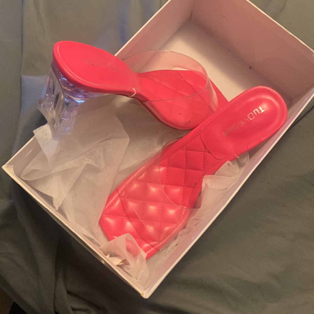Never worn pink heels - Picture 2 of 3